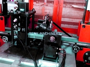 オフラインで3つの表面ポリ塩化ビニールのプロフィールの放出ライン、自動打つ機械